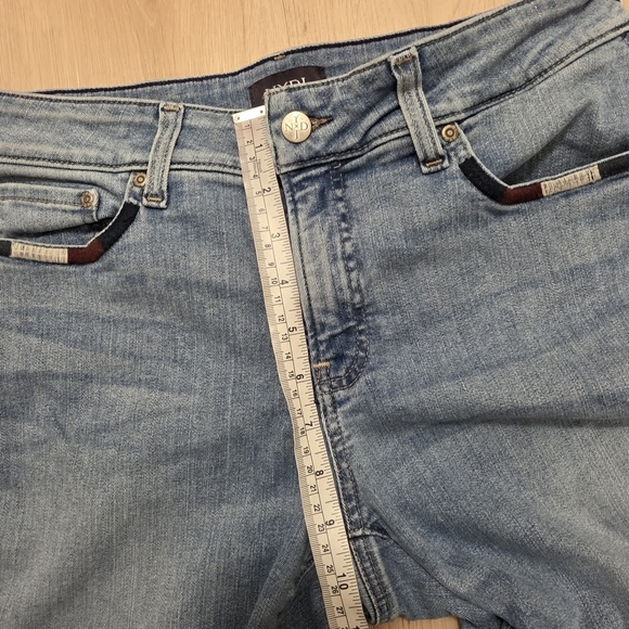 NYDJ Light Wash Stretch Boyfriend Embroidered Mid-Rise Cropped Jeans Size 6 - Picture 9 of 10
